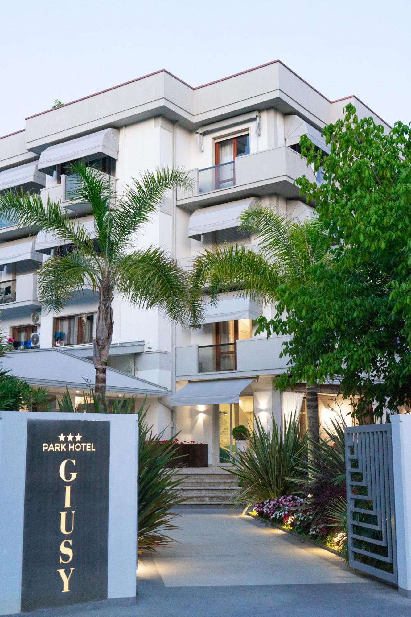 Park Hotel Giusy ليدو دي كامايوري المظهر الخارجي الصورة